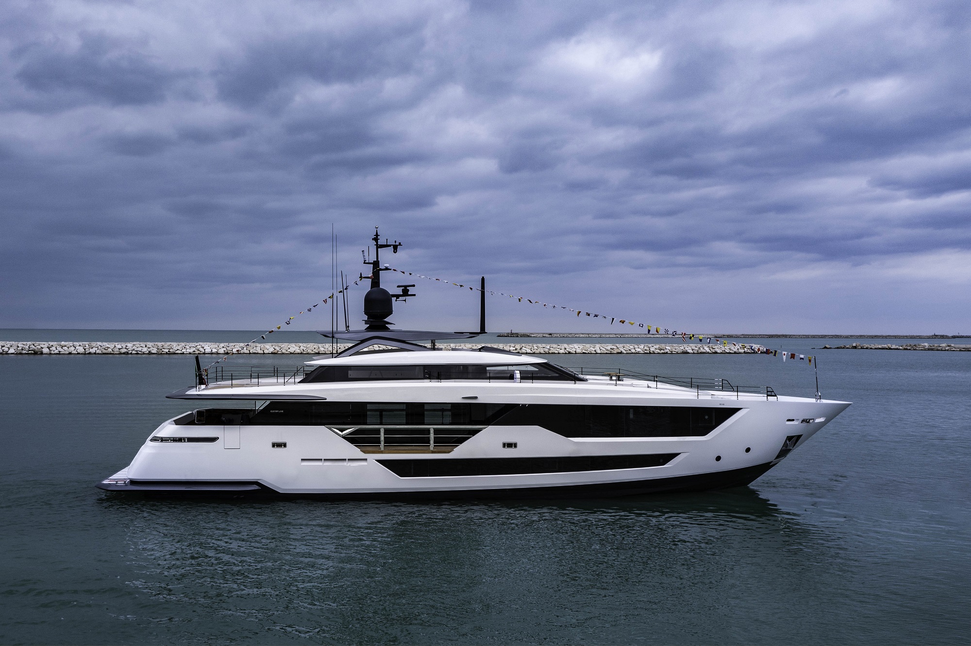 AZIMUT OFFICIALLY PRESENTS THE SEADECK SERIES - YACHTS